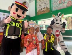 Tanamkan Budaya Tertib Lalu Lintas Sejak Dini, Satlantas Polres Gresik Edukasi Siswa SD Petrokimia