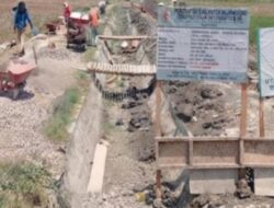 Proyek Tanggul Rp395,6 Juta di Ngumpakdalem Disorot, Sawah Warga Terdampak dan Janji Kompensasi Dipertanyakan